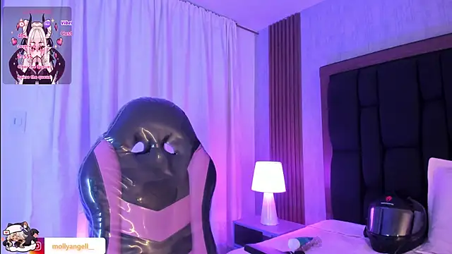 Molly_A's Live XXX Chat