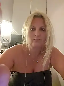 Czat XXX na żywo – Divineblond