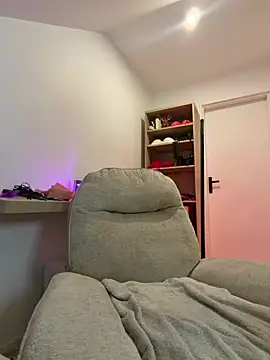 queen-chamss Adlı Modelin Canlı XXX Sohbeti