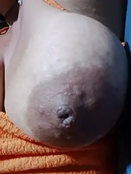 Hotmommax's Live XXX Chat