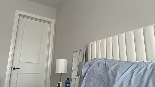 SecretSanctuaryn Webbikameraesitys