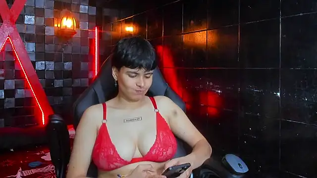 Chatroom XXX en direct de VioletFaith
