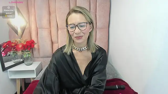 XXX chat uživo modela Issa_Milf__