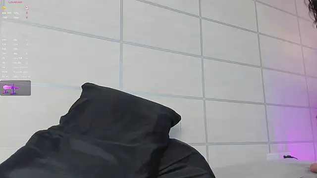 XXX chat uživo modela Ruby_diamonds