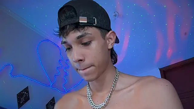 XXX chat uživo modela RoughDiamond_