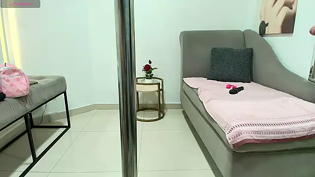 XXX chat uživo modela girl_amada