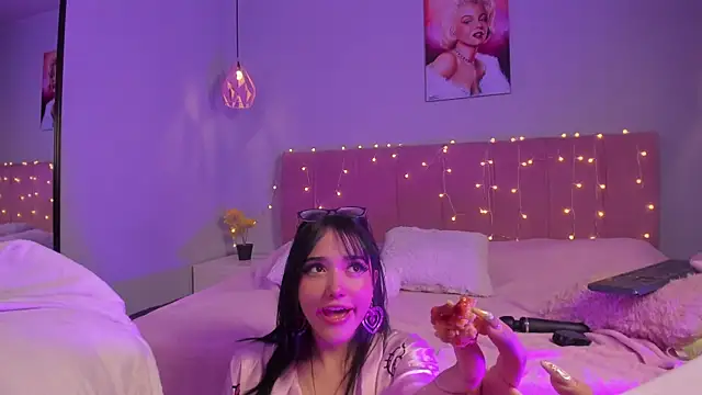 ela_petit's Live XXX Chat