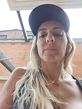 XXX chat uživo modela Monita_Med