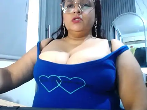 Show modela PaholaBigtits na web-kameri