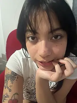 NefertitiXO Adlı Modelin Canlı XXX Sohbeti