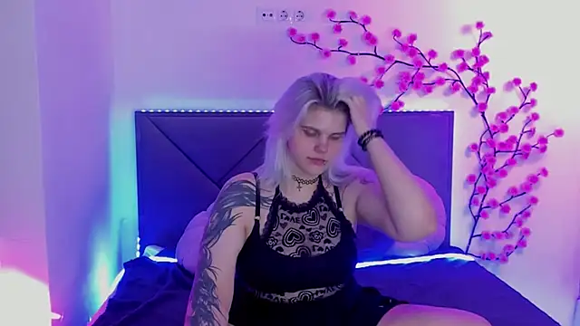 JoannLowe Chat XXX in diretta