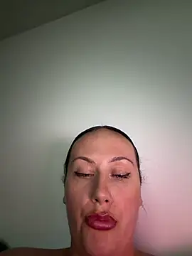 CurvyQueen2023's Live XXX Chat