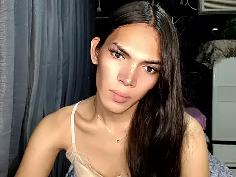 GORGEOUS_CARMEE Adlı Modelin Canlı XXX Sohbeti