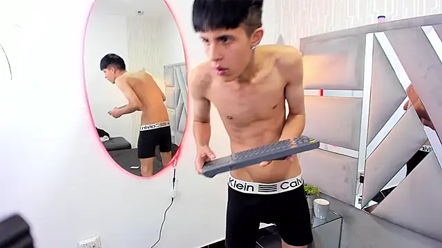 MikeHunteer's Live XXX Chat