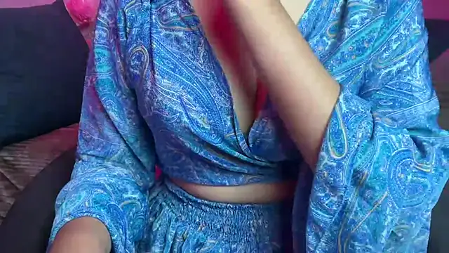 צ'אט XXX בשידור חי של QueenAngelena