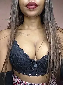 Strip_Hotty242 Adlı Modelin Canlı XXX Sohbeti