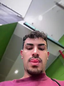 XXX chat uživo modela Big_Snake77