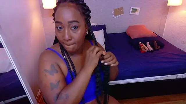 XXX chat uživo modela kiara_evanss