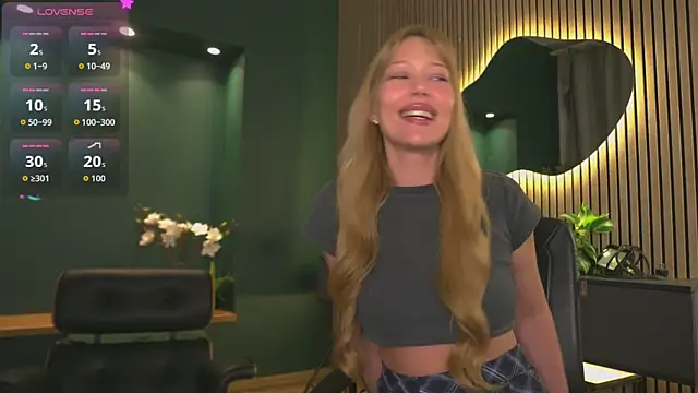 _Milla_Luna's Live XXX Chat