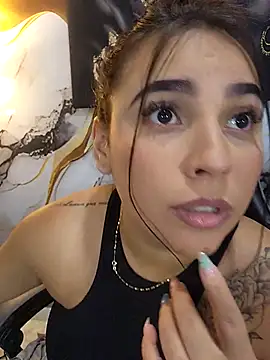 צ'אט XXX בשידור חי של LizzRouse