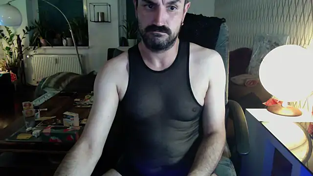 tomz0819 Show in webcam