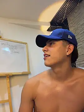 XXX chat uživo modela Lander_Cruz