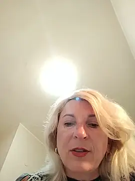 צ'אט XXX בשידור חי של AhlyssaLove1155