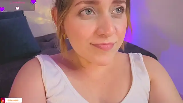 Chat +18 de DannaCouper_ ao vivo