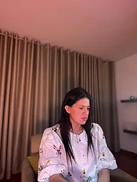 Zandrina 现场XXX聊天