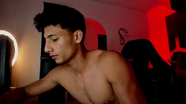 MaxiimoRomano_ élő XXX-chatje