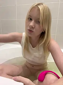 KoriMelon's Live XXX Chat