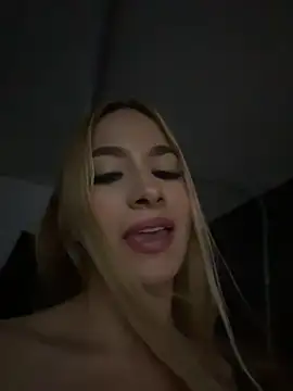 XXX chat uživo modela Chiara_Bond