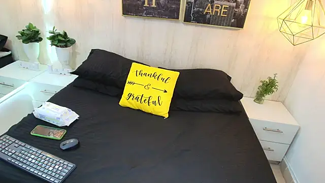 XXX chat uživo modela Iris_faster