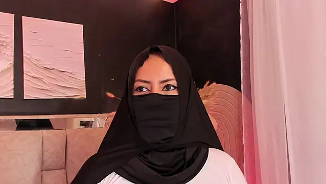 XXX chat uživo modela Qamar_Khalifa