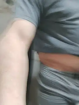 Bradd_32 Adlı Modelin Canlı XXX Sohbeti