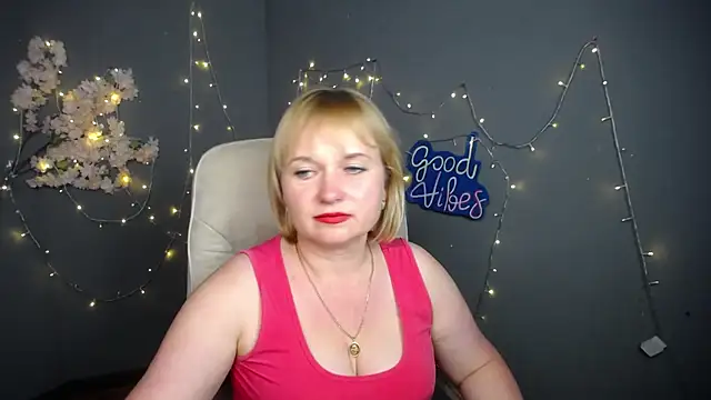 KiraSmiling's Live XXX Chat