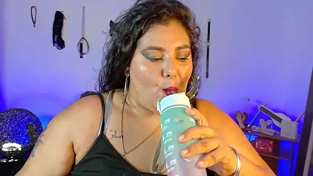 צ'אט XXX בשידור חי של AndreaKinky