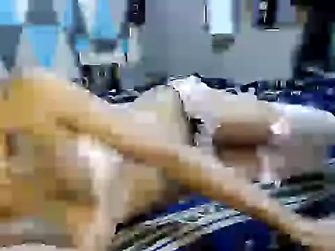 Trish_CurveCock élő XXX-chatje