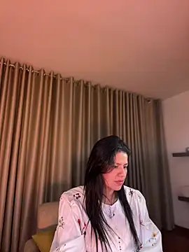 Zandrina Adlı Modelin Canlı XXX Sohbeti