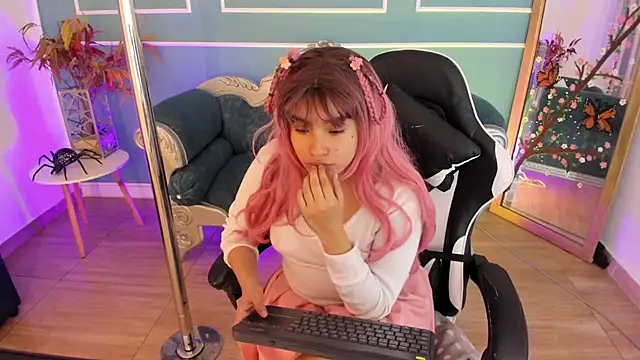 XXX chat uživo modela Yumiko_Hana