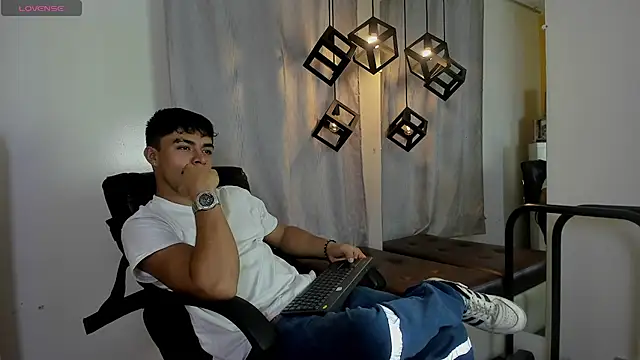 Chat +18 de shelby_col ao vivo