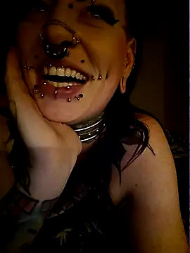 XXX chat uživo modela Purple_Coffin666