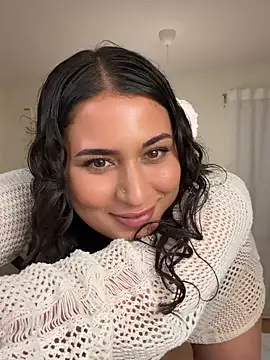 Yasmine-blue XXX чат на живо
