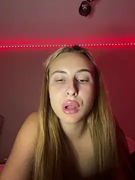 Buurniii élő XXX-chatje