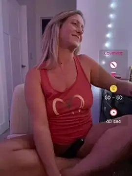 MissFeralFox Show in webcam