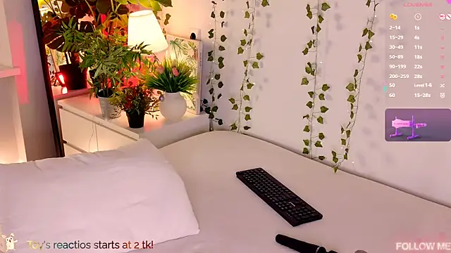 CarlyMilton Chat XXX in diretta