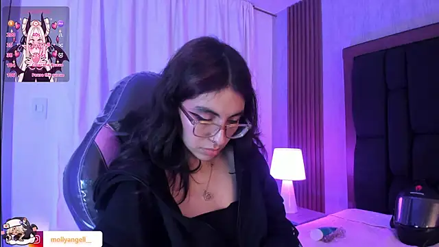 Molly_A live XXX chat