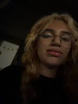 XXX chat uživo modela lamichigrr