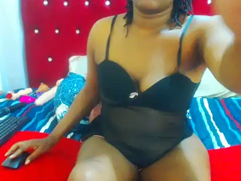Ebonyblackbootyclitt83 现场XXX聊天