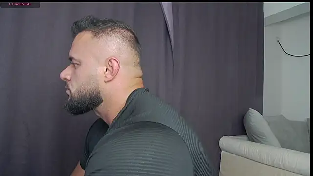 XXX chat uživo modela RickyMiami1
